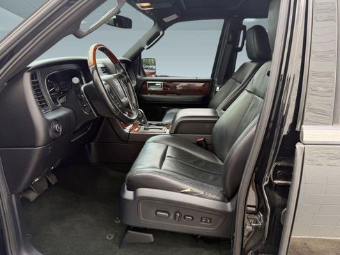 Used 2016 Lincoln Navigator Select RWD image 5