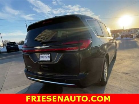 New 2025 Chrysler Pacifica Select w/ Uconnect Theater Family Group image 8