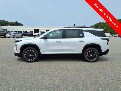 New 2026 Chevrolet Traverse LT w/ Sun and Wheel Package FWD image 2