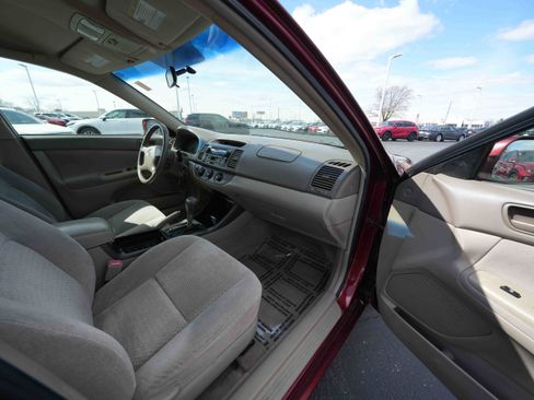 Used 2004 Toyota Camry LE image 25
