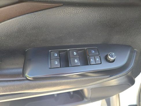 Used 2016 Toyota Highlander XLE FWD image 13