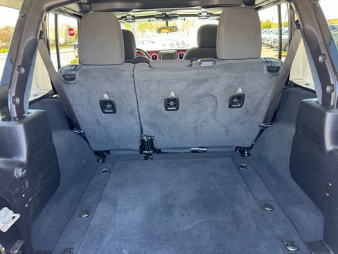 Used 2020 Jeep Wrangler Unlimited Rubicon AWD/4WD image 12