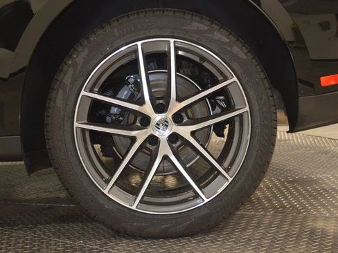 Certified 2025 Porsche Macan AWD/4WD image 14