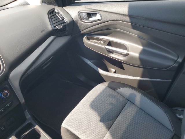 Used 2017 Ford Escape SE w/ Equipment Group 201A FWD image 17