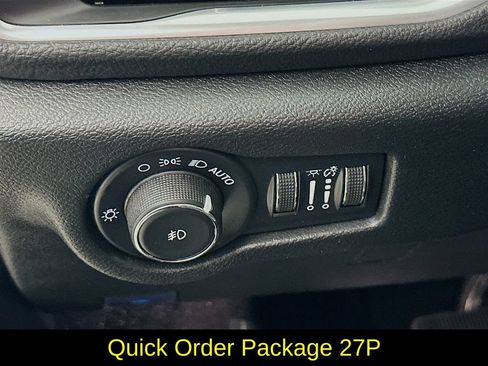 Used 2025 Chrysler Pacifica Limited FWD image 15