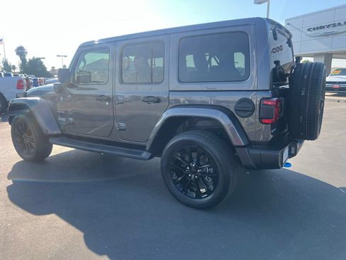 Used 2022 Jeep Wrangler Unlimited Sahara AWD/4WD image 19