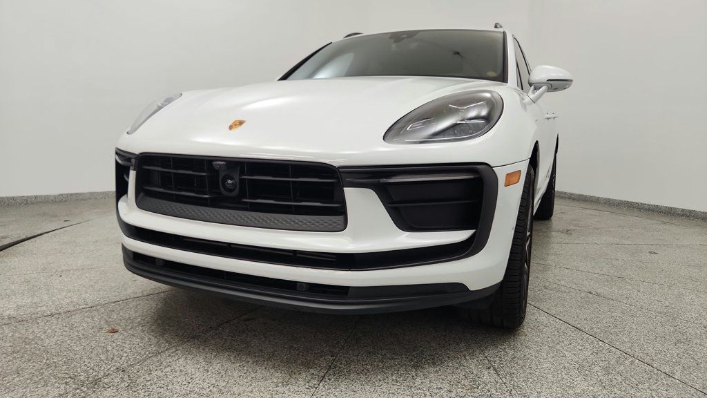 Used 2022 Porsche Macan AWD/4WD image 11