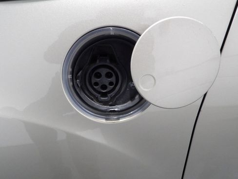 Used 2017 Ford C-MAX Energi SE image 12