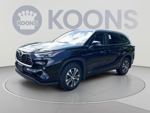 Used 2026 Toyota Highlander XLE w/ Protection Package #3 (TMS) AWD/4WD image 1