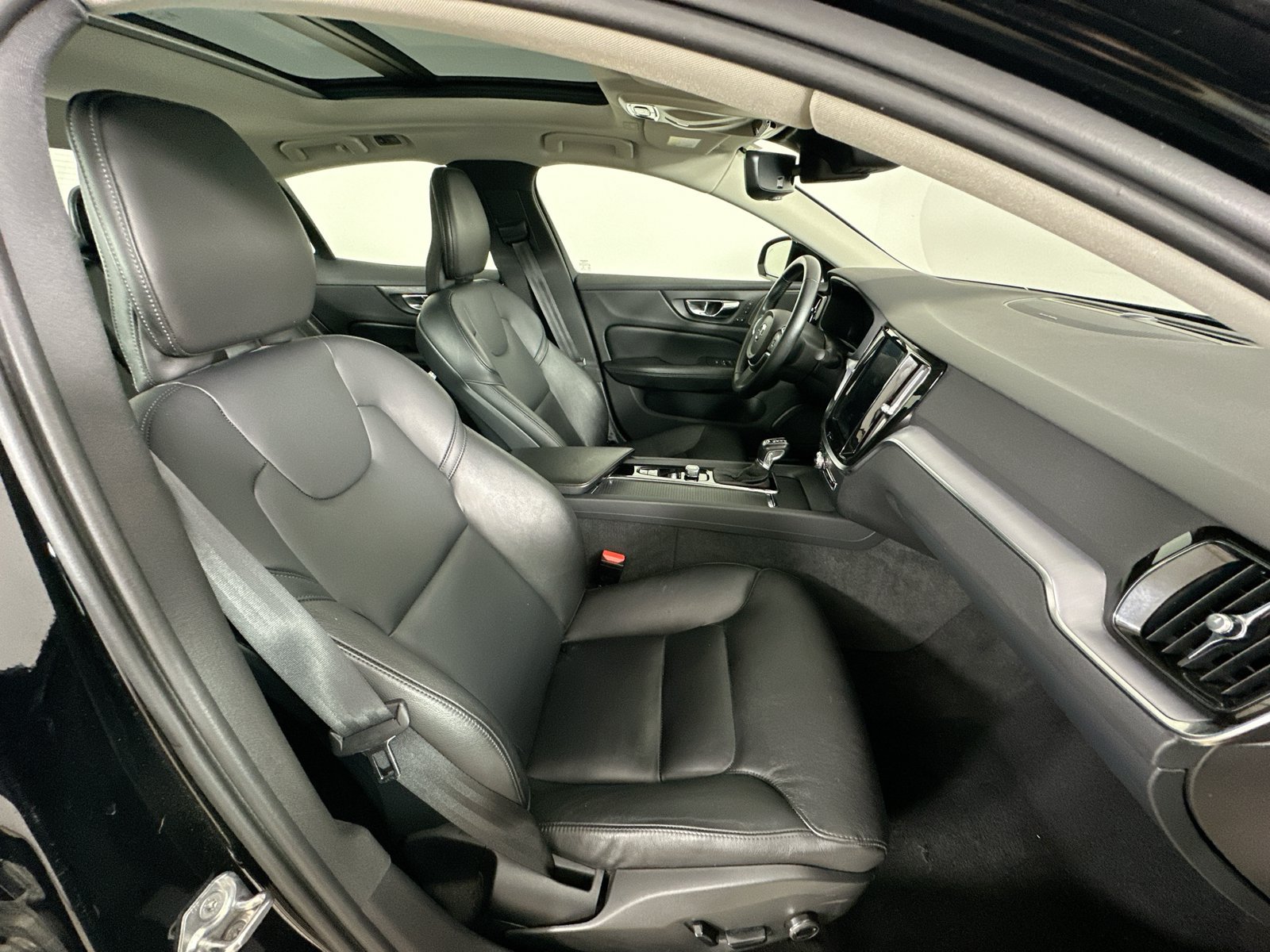 Used 2019 Volvo S60 T6 Momentum w/ Multimedia Package AWD/4WD image 42