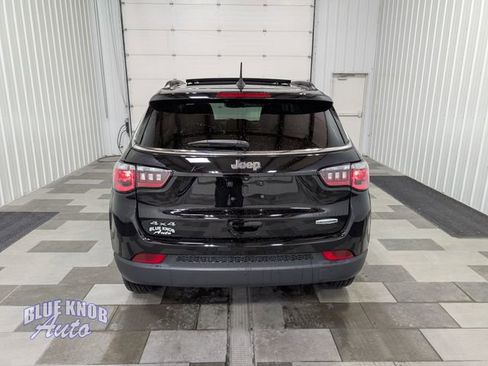 Used 2022 Jeep Compass Latitude w/ Sun and Sound Group AWD/4WD image 3