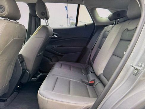Used 2025 Chevrolet Trax ACTIV w/ Sunroof Package image 4