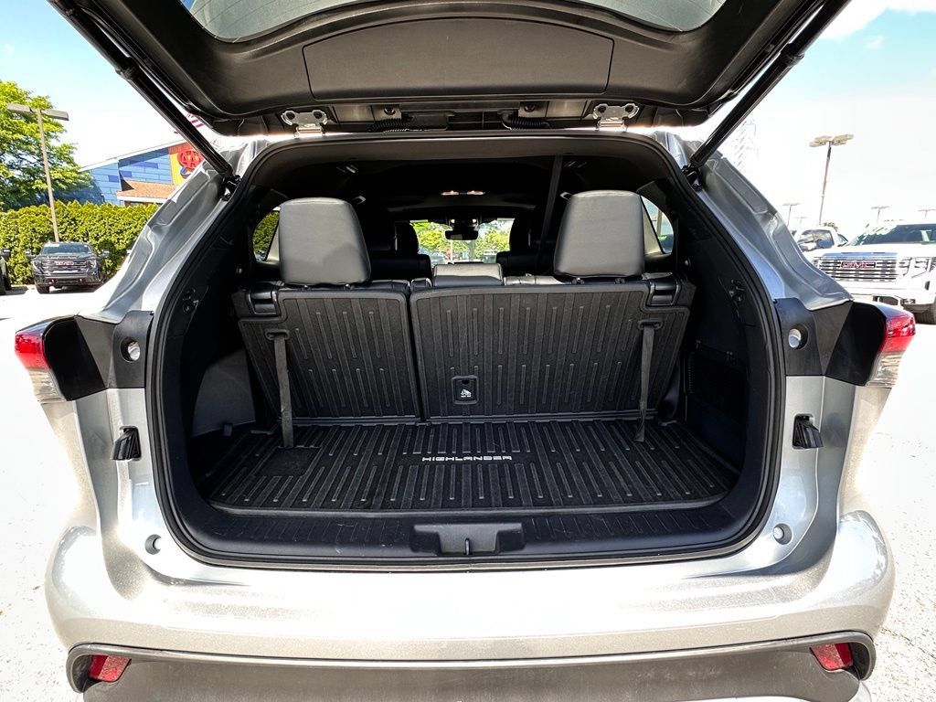 Used 2021 Toyota Highlander XSE AWD/4WD image 39
