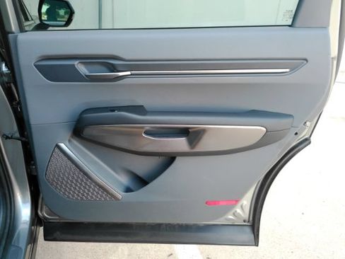 Used 2024 Kia EV9 Light Long Range RWD image 25