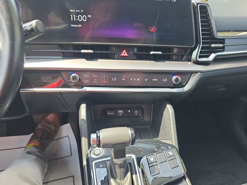 Certified 2024 Kia Sportage EX AWD/4WD image 17