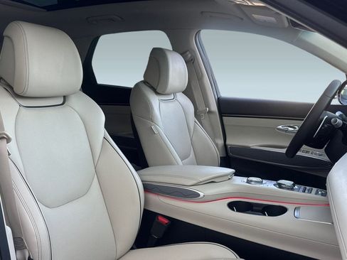 Used 2023 Genesis GV70 2.5T w/ Advanced Package image 31