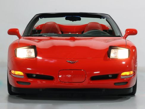 Used 2000 Chevrolet Corvette Convertible w/ Memory Pkg image 7