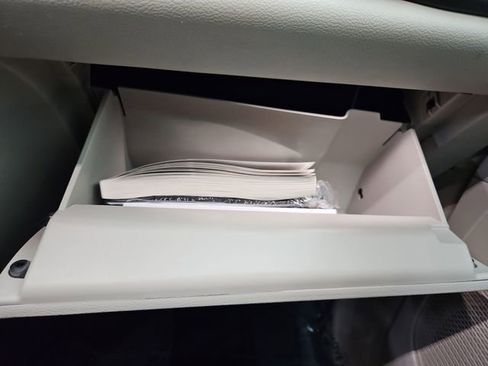 Used 2023 Chrysler Pacifica Touring-L image 32