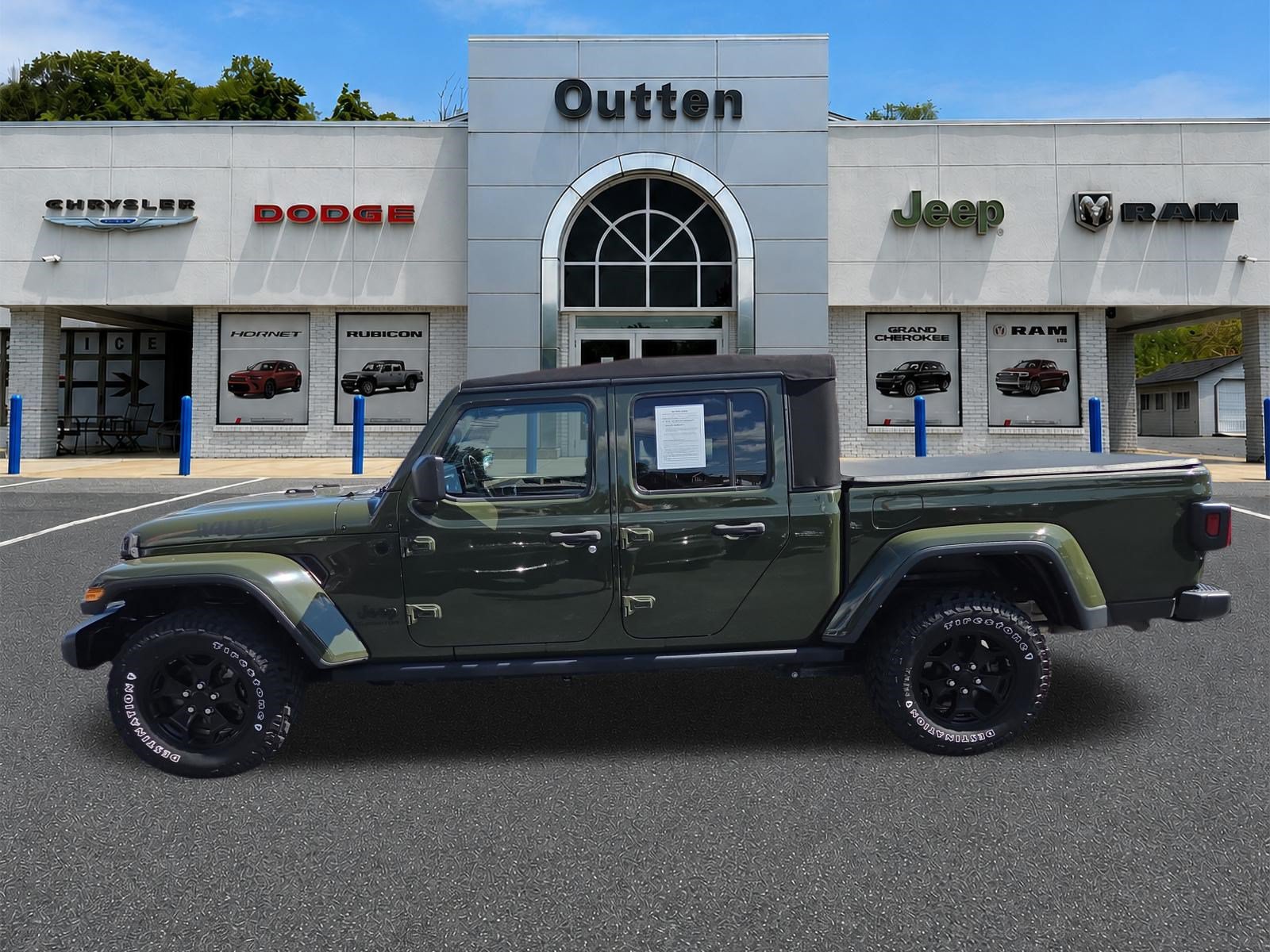 Certified 2022 Jeep Gladiator Sport AWD/4WD image 7