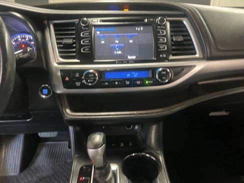 Used 2016 Toyota Highlander XLE AWD/4WD image 15