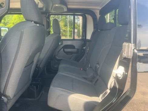 Used 2024 Jeep Gladiator Sport image 29