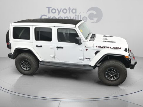Used 2025 Jeep Wrangler Unlimited Rubicon AWD/4WD image 19