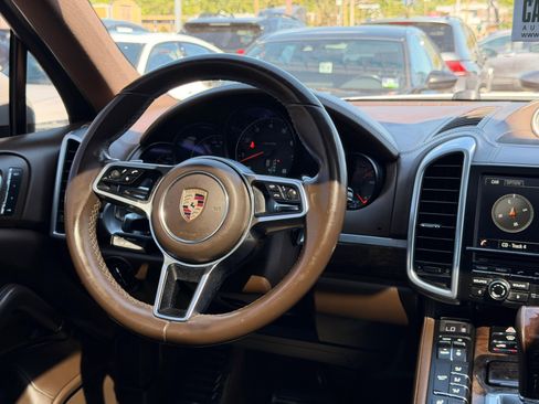 Used 2016 Porsche Cayenne AWD/4WD image 35