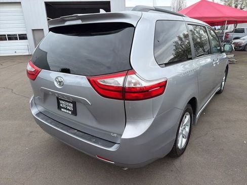 Used 2018 Toyota Sienna LE FWD image 5
