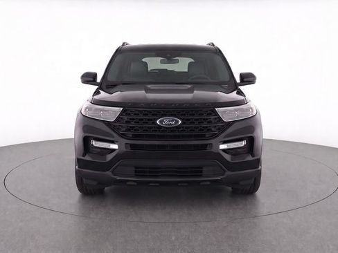 Used 2024 Ford Explorer XLT w/ Equipment Group 202A RWD image 6