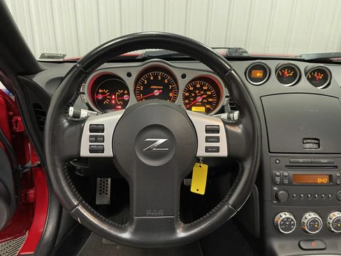 Used 2007 Nissan 350Z Enthusiast RWD image 22