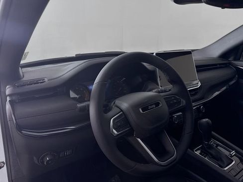 New 2026 Jeep Compass Latitude image 9