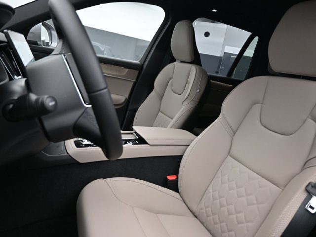 New 2026 Volvo XC90 B6 Plus w/ Protection Package Premier AWD/4WD image 9