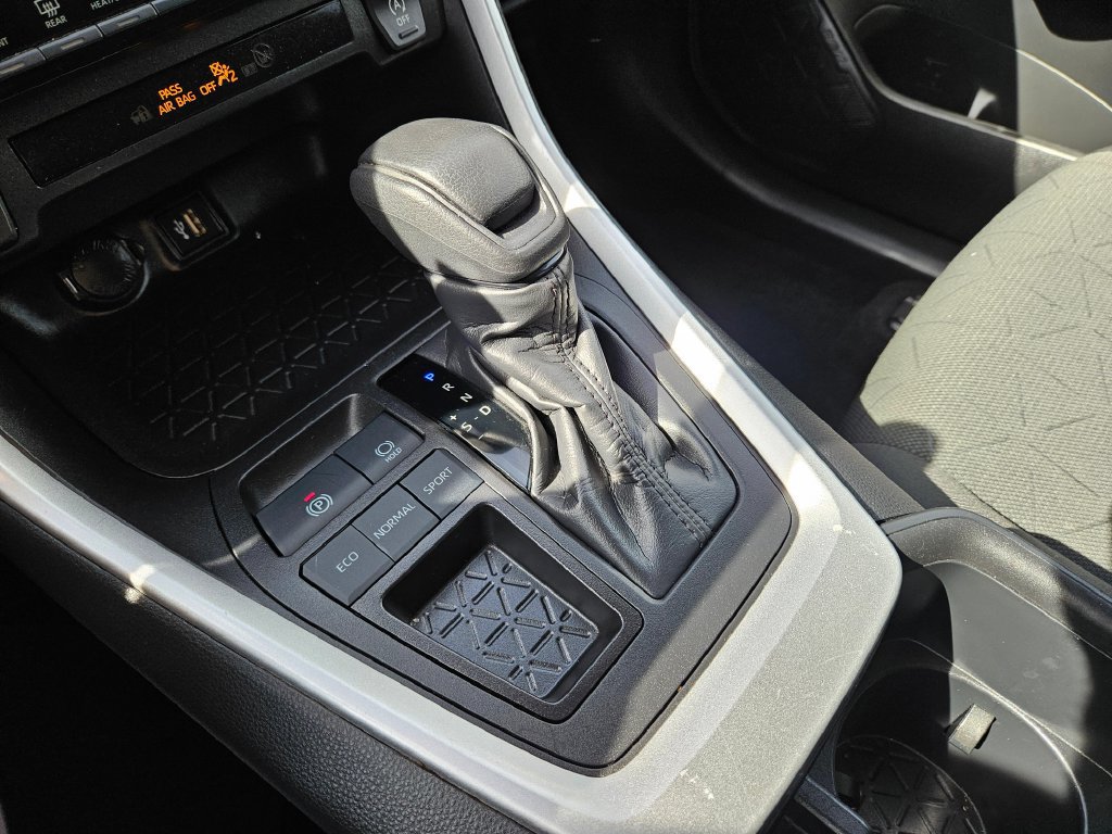 Used 2024 Toyota RAV4 XLE FWD image 29