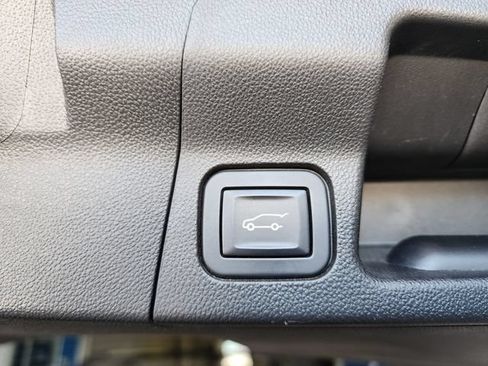 Used 2019 GMC Acadia Denali w/ Technology Package FWD image 17