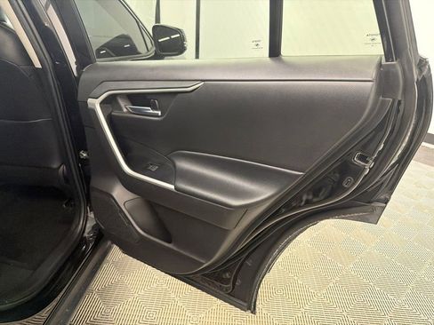 Used 2022 Toyota RAV4 XLE Premium image 18