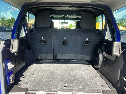 Used 2019 Jeep Wrangler Unlimited Sahara w/ Uconnect 4C Nav & Sound Group AWD/4WD image 31