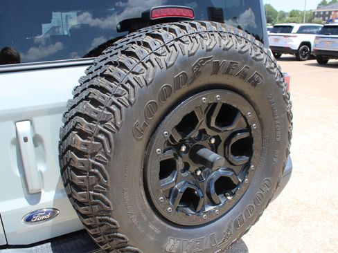 Used 2021 Ford Bronco First Edition AWD/4WD image 18