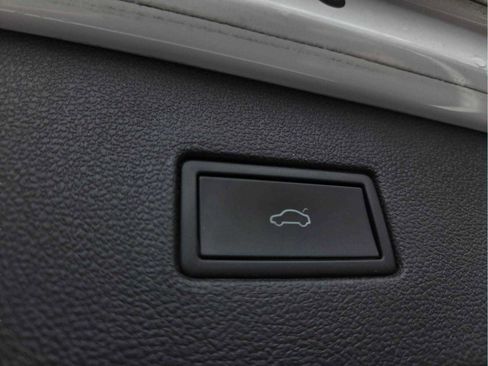 Used 2022 Volkswagen Tiguan SE R-Line image 14