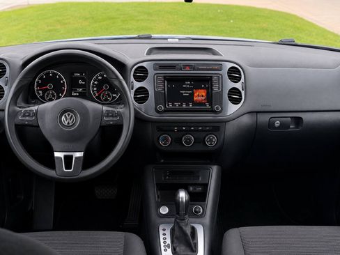 Used 2017 Volkswagen Tiguan Limited w/ Premium Package AWD/4WD image 13
