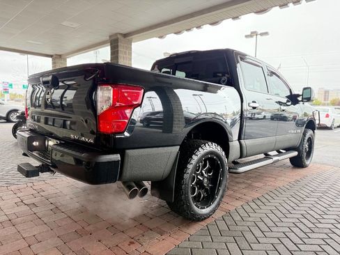 Used 2019 Nissan Titan SV w/ SV Convenience Package image 15