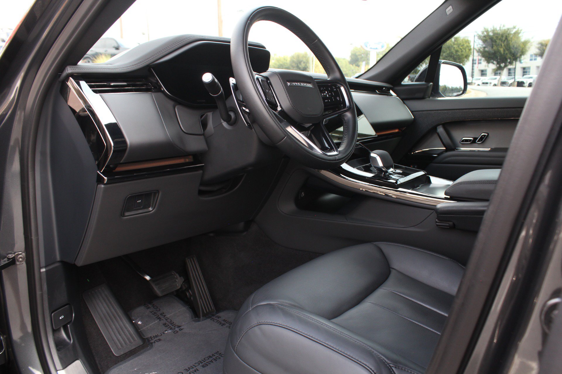Used 2025 Land Rover Range Rover Sport SE AWD/4WD image 38