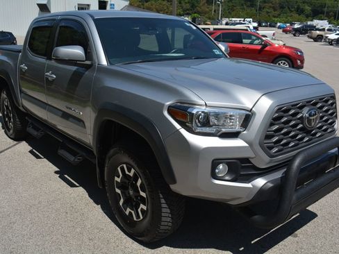 Used 2020 Toyota Tacoma TRD Off-Road AWD/4WD image 4