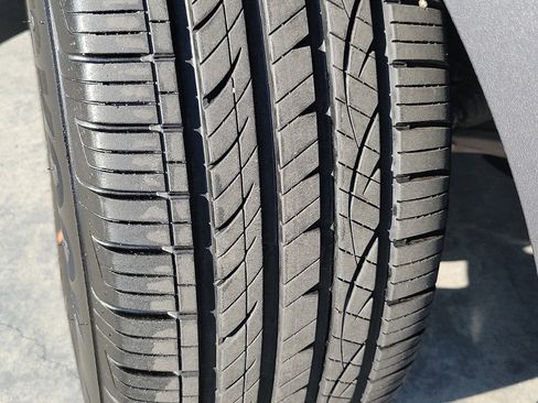 Certified 2024 Ford Edge SE w/ Black Appearance Package image 19