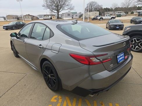 Used 2025 Toyota Camry SE w/ Convenience Package image 5