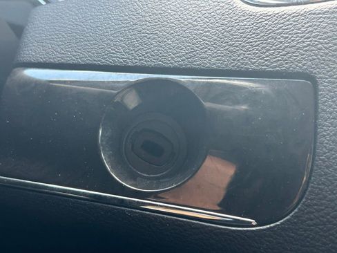 Used 2013 Chrysler Town & Country Touring image 34