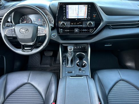 Used 2021 Toyota Highlander XSE image 13