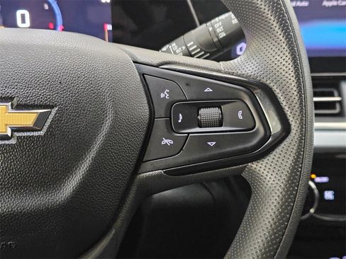 Used 2025 Chevrolet Trax LT image 29