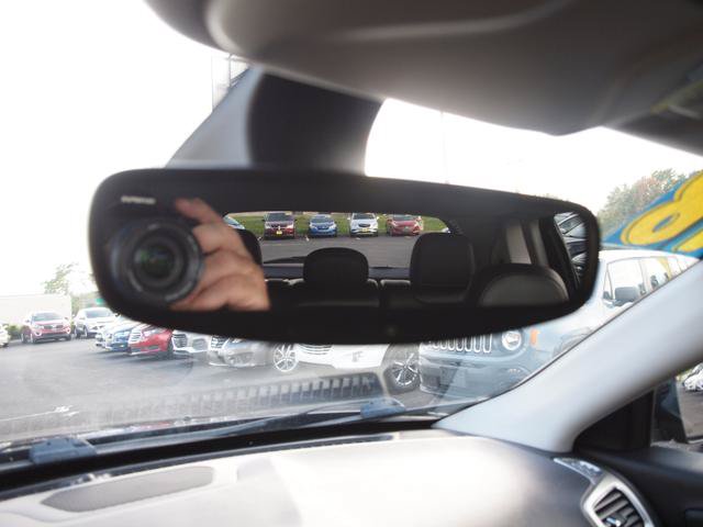 Used 2018 Jeep Compass Latitude w/ Popular Equipment Group FWD image 11