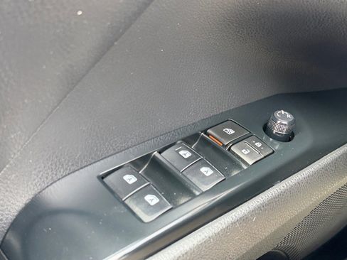 Used 2020 Toyota Camry SE w/ Convenience Package image 17