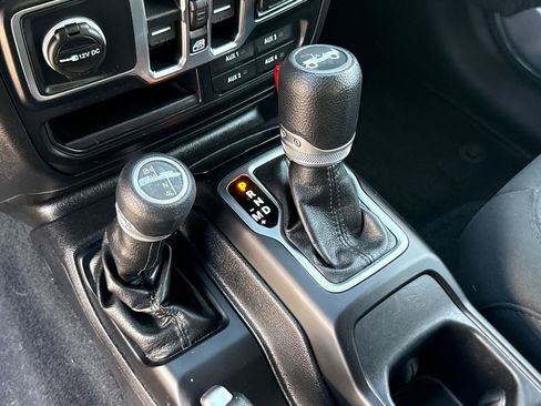 Used 2019 Jeep Wrangler Unlimited Sport S image 27